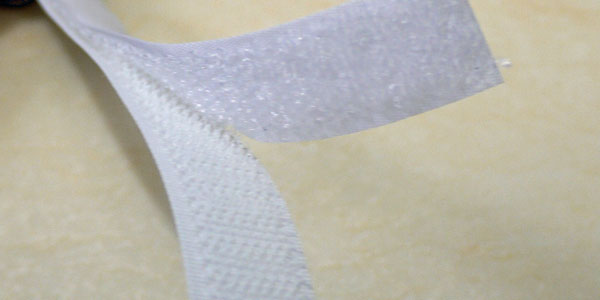 当店おすすめ!! 面ファスナー AKテープ25mm幅 20cmカット〈col.09〉赤 【KN】: 手芸 手作り