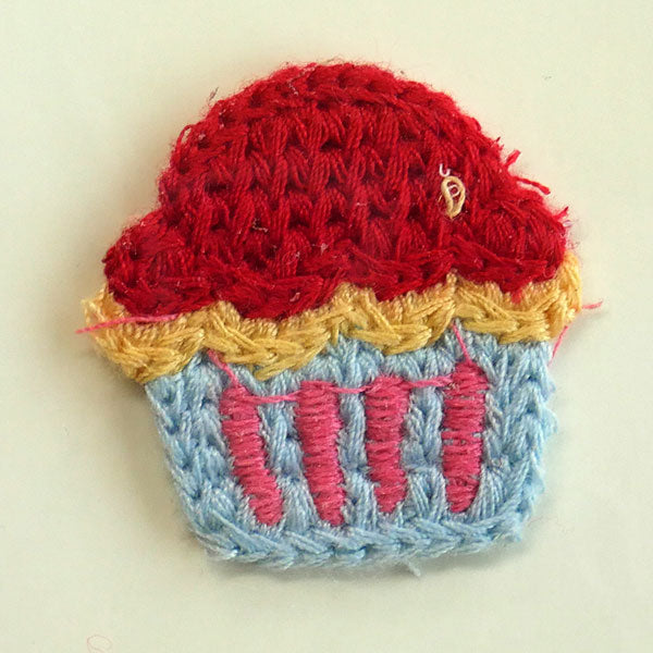 在庫限り! コットンモチーフ(カップケーキ赤) サンオリーブ 2F-B 【KN】 レトロ かわいい モチーフ編み いちご ストロベリー リメイク 手作り 手芸