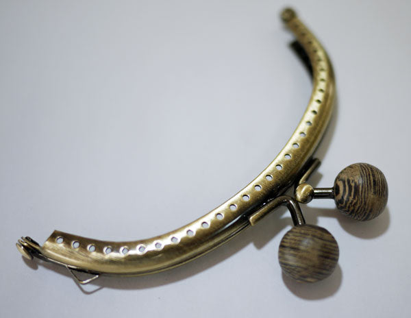 ソウヒロ アンティークゴールド がま口 口金 約9.5cm レアウッド #754ベージュ/黒 鉄刀木の木 12mm 玉付 【KN】
