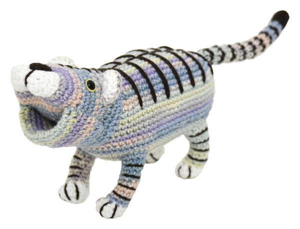 キット トラのエイミー HT-18 内藤商事 【KN】 編みぐるみ あみぐるみ 毛糸 編み物 エルタデザイン