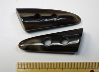 角ボタン 5602 40mm col.48 プラスチック製 Queen Bee 尾玉ボタン 【KN】