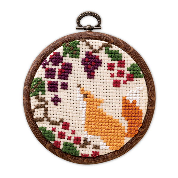 キット 秋の実りを眺めるきつね 7610 オリムパス 【KY】 刺しゅうキット クロスステッチ 専用フープ付