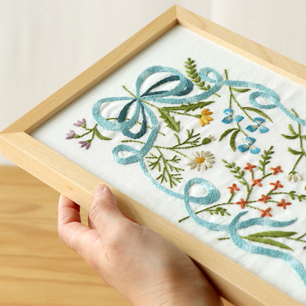 刺しゅうキット めぐる季節の贈り物 春風のリボン 7590 オリムパス 【KY】 刺繍 マカベアリス